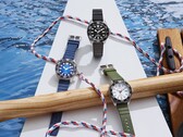 Trois montres Citizen Promaster Dive aux cadrans blanc, noir et bleu, chacune dotée d’une lunette de plongée assortie et d’un bracelet en uréthane.