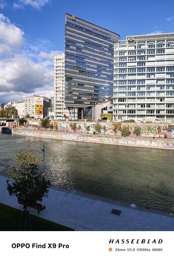 Appareil photo principal Oppo 23 mm.