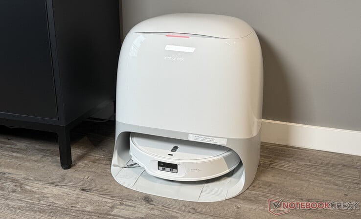 Roborock Qrevo Curv 2 Pro en charge dans sa station