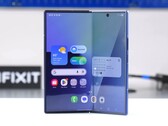 le démontage effectué par iFixit indique que le Samsung Galaxy Z Fold 7 est très difficile à réparer. (Source de l'image : iFixit)