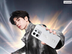 Le téléphone de jeu 2026 Legion Y70 sera équipé d'un Snapdragon 8 Gen 5 non Elite. Photo : une photo promotionnelle du smartphone en blanc.