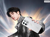Le téléphone de jeu 2026 Legion Y70 sera équipé d'un Snapdragon 8 Gen 5 non Elite. Photo : une photo promotionnelle du smartphone en blanc.