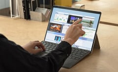La Surface Pro X est le seul appareil de Microsoft à être livré avec Windows on ARM jusqu&#039;à présent. (Image source : Microsoft)