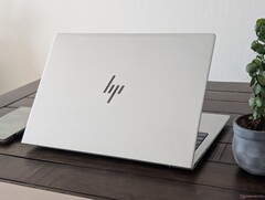 L&#039;EliteBook 8 G1a 16 est à peu près aussi performant que l&#039;ancien EliteBook 865 G10 en ce qui concerne les performances brutes du processeur (Image source : Notebookcheck)