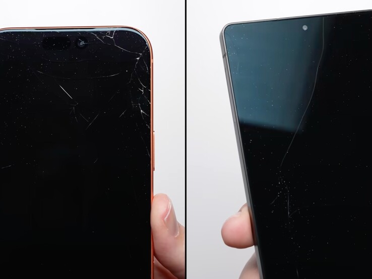 Face avant de l'iPhone 17 Pro Max (à gauche) et du Galaxy S25 Ultra (à droite) après un test de chute d'un mètre. (Source de l'image : PhoneBuff sur YouTube, capture d'écran)