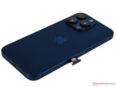 L'iPhone 15 Pro Max offre une bonne autonomie, mais pas nécessairement par rapport à son prédécesseur. (Source de l'image : Notebookcheck)