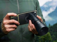 L'Oppo Find X9 Ultra et son téléconvertisseur de 300 mm.