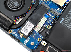 Le SSD Samsung PM9A1 du Scar 15 ne peut pas maintenir des vitesses de lecture maximales pendant longtemps