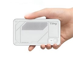 Le mini PC Tiiny AI Pocket Lab dispose de 80 Go de mémoire LPDDR5X et d'un processeur ARM à 12 cœurs. (Source de l'image : Tiiny AI, édité)