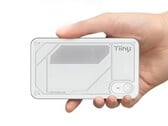 Le mini PC Tiiny AI Pocket Lab dispose de 80 Go de mémoire LPDDR5X et d'un processeur ARM à 12 cœurs. (Source de l'image : Tiiny AI, édité) 