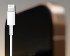 Le connecteur Lightning pourrait bénéficier d'une mise à niveau rapide pour les smartphones iPhone 14 Pro Apple. (Image source : Apple/CrodieUX - édité)