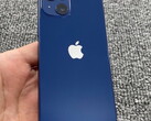 Un prétendu prototype Apple d'un iPhone 13 mini confirme les rendus de CAO qui ont fuité. (Image source : Weibo)