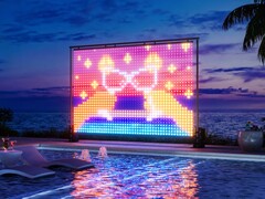 Govee Lightwall en extérieur près d'une piscine