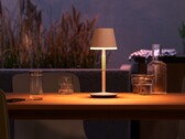 La lampe de table portable Philips Hue Go offre une luminosité allant jusqu'à 370 lumens. (Image source : Signify )