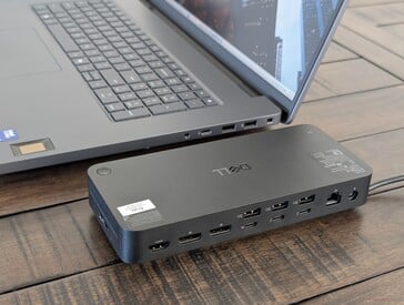 L'arrière de la station d'accueil montre les ports disponibles, y compris la prise en charge de plusieurs écrans externes, jusqu'à quatre moniteurs 4K 120 Hz