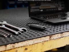 EX400U Survivor : Le nouveau SSD est rapide (Image source : Corsair)