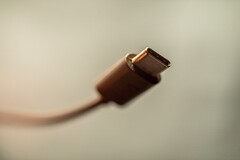Apple pourrait finalement abandonner Lightning au profit de l'USB-C avec les iPhones de l'année prochaine. (Source : Marcus Urbenz sur Unsplash)