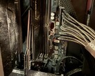 Gros plan sur l'ordinateur de jeu qui a été filmé.