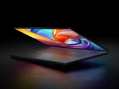 Asus a intégré un pavé tactile haptique et un clavier offrant une course des touches de 1,7 mm.