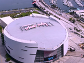 Photo du panneau publicitaire du stade des Miami Heat « Welcome to Vice City » dans GTA VI