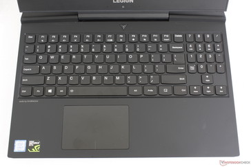 Organisation du clavier du Legion Y7000 identique à celle du Y530, mais avec un plus grand clickpad.