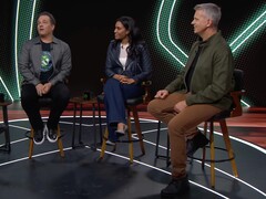 Phil Spencer (à gauche), Sarah Bond (au milieu) et Matt Booty (à droite) dans un podcast Xbox. (Source de l&#039;image : Xbox sur YouTube)
