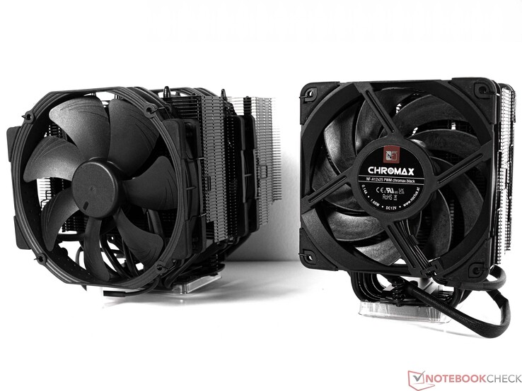 Noctua NH-D15 (gauche) et Noctua NH-U12A (droite), chacun dans le Chromax Black Edition