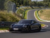 Le prototype Porsche Taycan vu sur le circuit du Nürburgring (Image Source : Porsche)