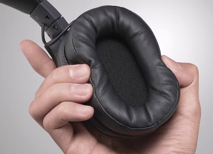 Le casque Yamaha YH-L500A est doté de coussinets souples pour un port confortable. (Source de l'image : Yamaha)
