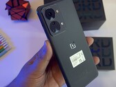 Le OnePlus Nord 2T vu de dos. (Image source : Sahil Karoul)