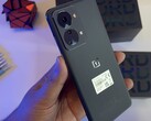 Le OnePlus Nord 2T vu de dos. (Image source : Sahil Karoul)