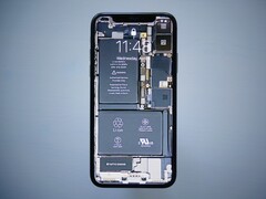 Les iPhones n'étant pas transparents, iOS 15.2 introduira une nouvelle fonctionnalité permettant aux utilisateurs de vérifier l'historique des réparations de leur appareil. (Image : Frankie)