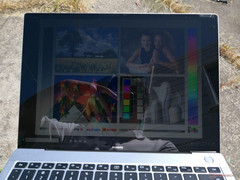 Huawei MateBook X Pro : à l'extérieur, dans la lumière directe du soleil.
