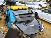Tesla endommagée dans une casse (Image source : Notebookcheck)