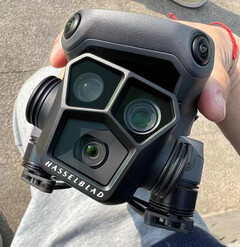 Le Mavic 3 Pro s'appuiera sur la série Mavic 3 en y ajoutant une seconde caméra téléobjectif. (Source de l'image : @JasperEllens)