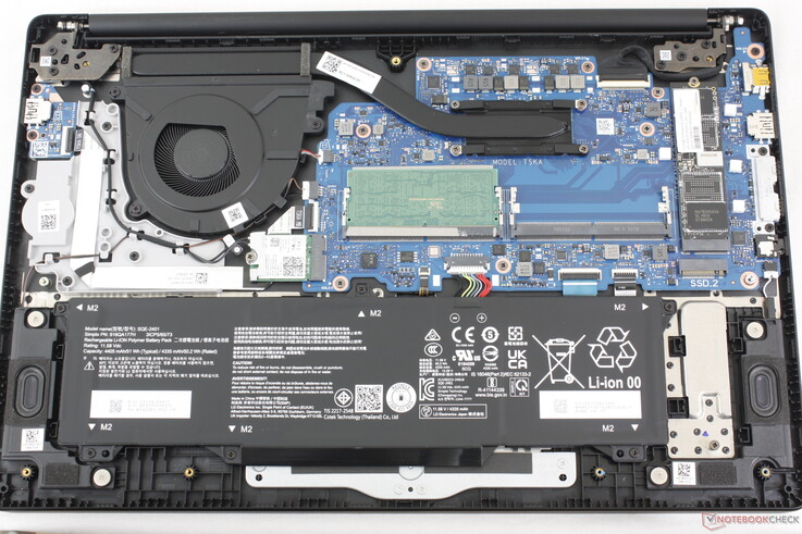 Carte mère LG Gram 15U55T avec deux SODIMM DDR5 et deux emplacements pour SSD M.2 2280