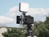 SmallRig transforme le Canon PowerShot V10 en une puissante petite installation de vlogging. (Source de l'image : SmallRig)