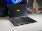 Critique de l'ordinateur portable XMG Evo 15 (M25) - Une bonne alternative Windows au MacBook Air 15 ?