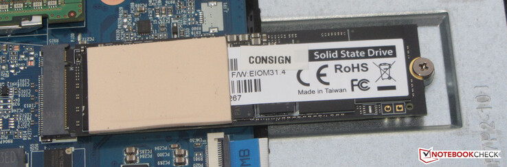 Un SSD PCIe-4 sert de lecteur système.