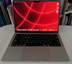 Les nouveaux modèles de MacBook Pro sont arrivés, avec leurs défauts de conception. (Image : Notebookcheck)