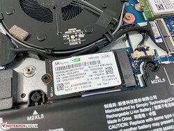 Les deux SSD (M.2-2242 &amp; M.2-2280) peuvent être remplacés.