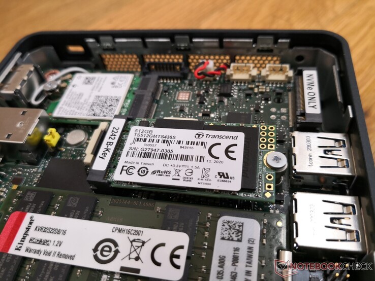 Bien qu'il n'y ait pas de support SATA III 2,5 pouces, les utilisateurs peuvent installer jusqu'à deux SSD M.2 (2242 + 2280). Les disques NVMe PCIe 4.0 sont pris en charge