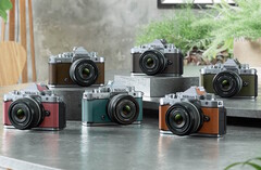 L'appareil photo sans miroir plein format Nikon Z f est désormais disponible en six coloris argentés. (Source de l'image : Nikon)
