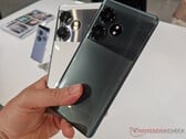 Le Realme GT 7T utilisera un SoC MediaTek contrairement au GT 6 photographié ici (source d'image : Notebookcheck)