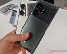Le Realme GT 7T utilisera un SoC MediaTek contrairement au GT 6 photographié ici (source d'image : Notebookcheck)