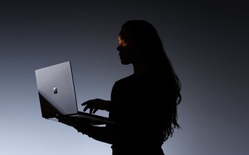 Le Surface Laptop Ultra pèse 2 kg.