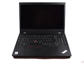 Le ThinkPad T15p de Lenovo nous surprend avec un étui en plastique