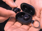 Les JBuds Mini sont les plus petits écouteurs sans fil disponibles auprès d'une grande marque (Image Source : JLab)