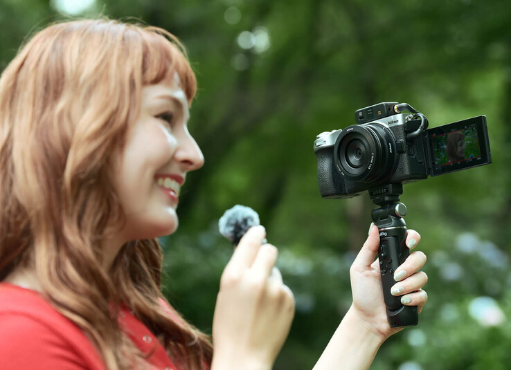 L'appareil photo Nikon Z5IIC est équipé d'un stabilisateur d'image intégré de 7,5 stops qui aide les créateurs à réaliser des vidéos et des photos nettes.
