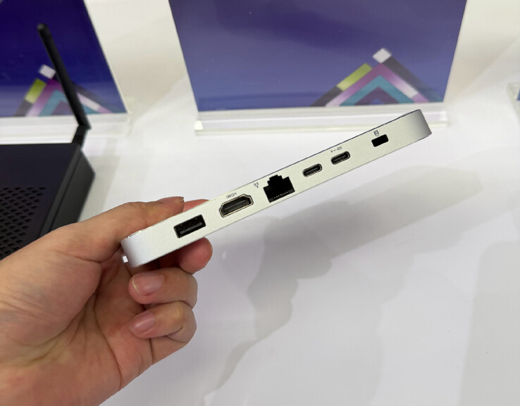 Configuration des ports latéraux du mini-PC